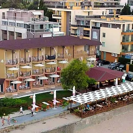 Hotel Aura Family