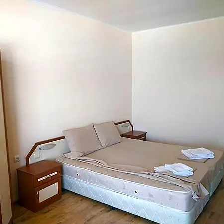 Aura Family Hotel 2*